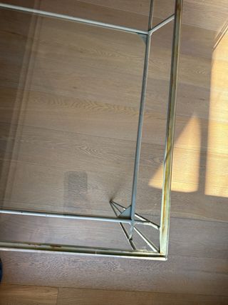 Mesa escritorio de cristal y estructura metálica
