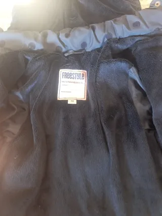 Chaqueta de invierno azul con lunares