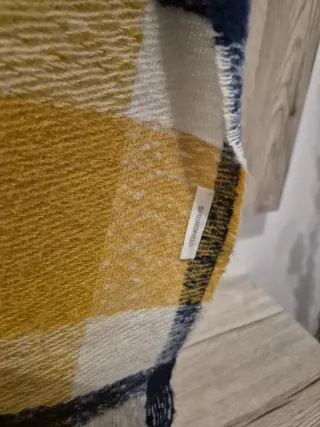 Bufanda a cuadros amarilla y azul