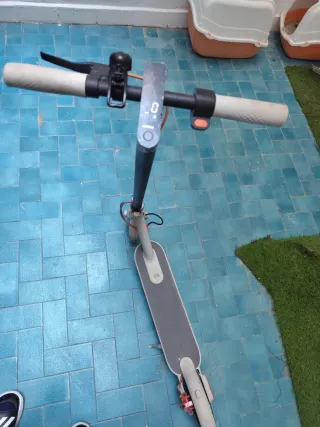 Patinete Xiaomi 3 con cargador y casco