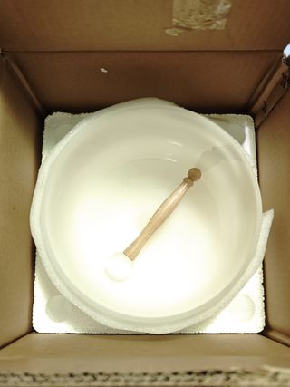 Cuenco de cuarzo blanco para meditación