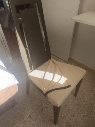 Sofá cama, butaca y 4 sillas marrones