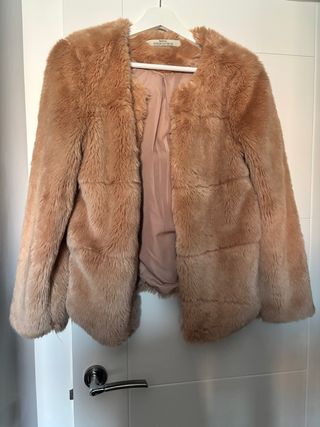 Abrigo pelo rosa empolvado Bershka Talla S