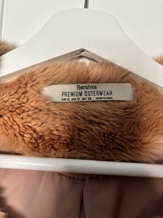 Abrigo pelo rosa empolvado Bershka Talla S