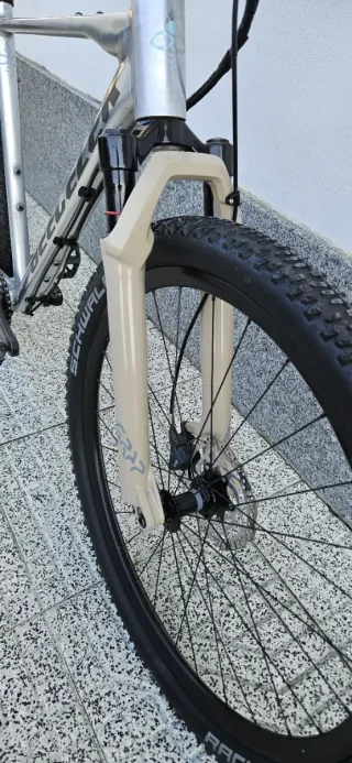 Bicicleta gravel flat bar