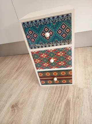 Cajonera auxiliar decorada