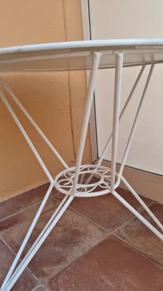 Mesa redonda cristal y metal. Precio negociable