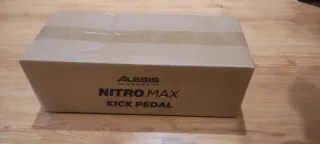 Pedale per cassa Alesis Nitro Max in scatola