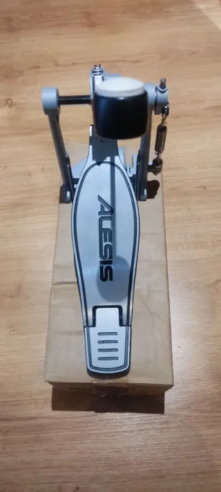 Pedale per cassa Alesis Nitro Max in scatola