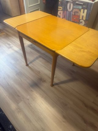 Mesa extensible con 4 sillas