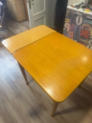 Mesa extensible con 4 sillas