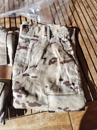 Conjunto militar OTAN pantalón y camisa N .1