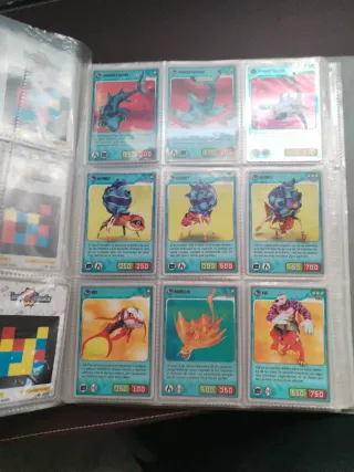 Álbum Invizimals Desafíos Ocultos + 290 cartas