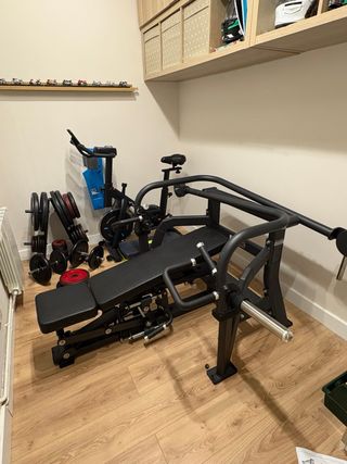 Máquina de musculación multifuncional convergente.