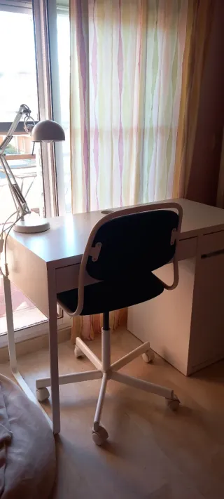 Conjunto escritorio, silla y flexo