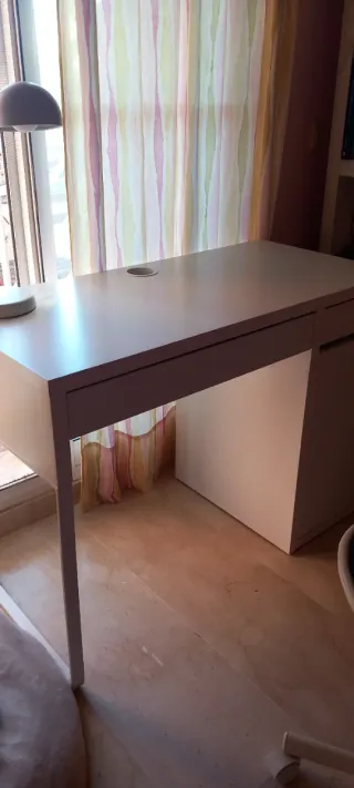 Conjunto escritorio, silla y flexo