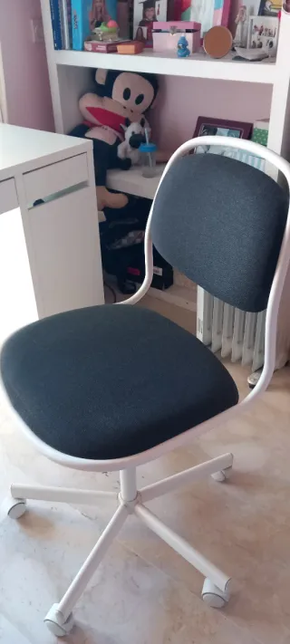 Conjunto escritorio, silla y flexo