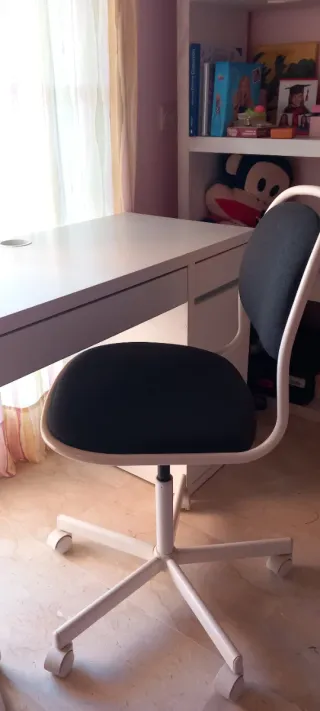 Conjunto escritorio, silla y flexo