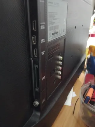 Televisión Samsung Negra y Plateada