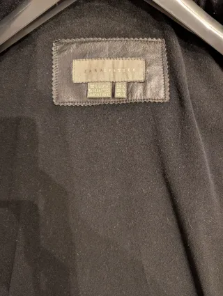 Cazadora de piel negra