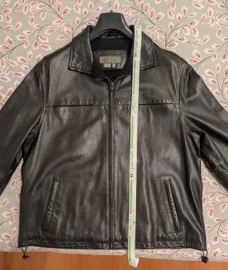 Cazadora de piel negra