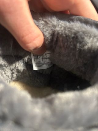 Scatola UGG con sigillo di autenticità