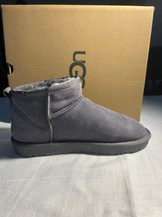Scatola UGG con sigillo di autenticità