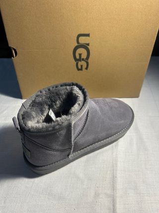Scatola UGG con sigillo di autenticità