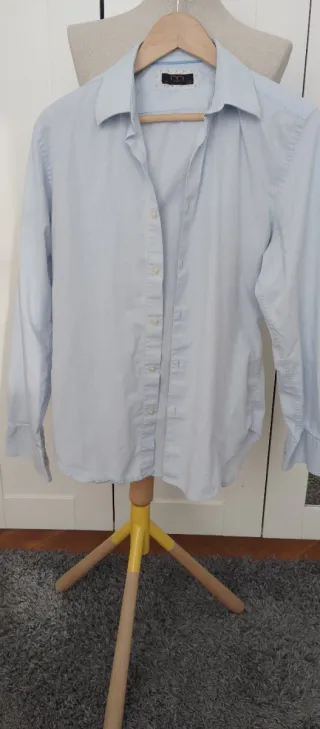 Camisa de traje azul