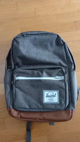 Mochila Herschel gris y marrón