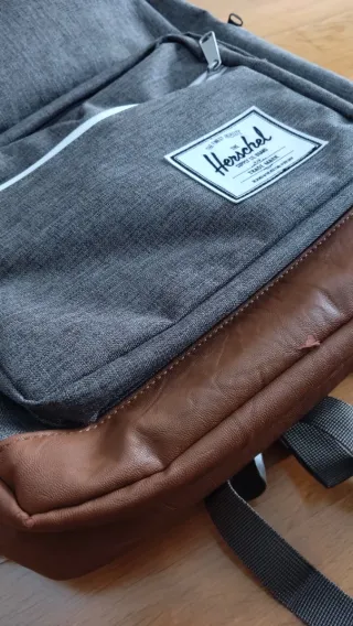 Mochila Herschel gris y marrón