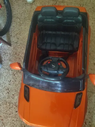 Coche eléctrico infantil naranja