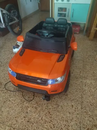 Coche eléctrico infantil naranja