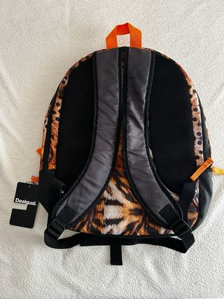 MOCHILA DESIGUAL NUEVA