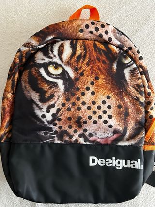 MOCHILA DESIGUAL NUEVA