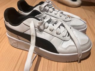 Zapatillas Puma Blancas y Negras