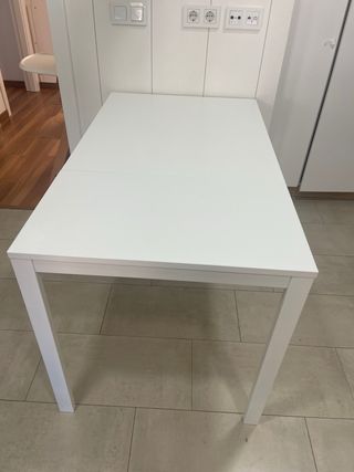 Mesa extensible IKEA VIHALS blanca