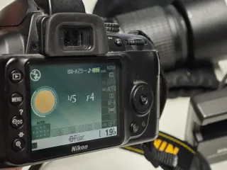 Nikon D3000 + 2 baterías + 2 objetivos