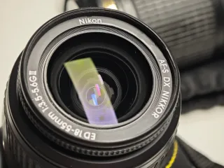 Nikon D3000 + 2 baterías + 2 objetivos