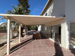 Chalet en venta en Peña de las Águilas en Elche