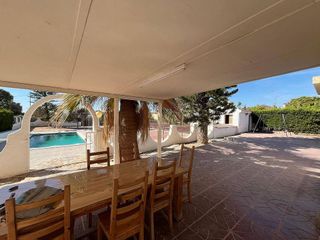 Chalet en venta en Peña de las Águilas en Elche