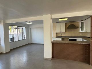 Chalet en venta en Peña de las Águilas en Elche