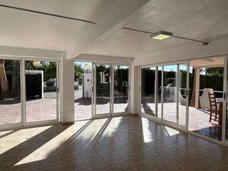 Chalet en venta en Peña de las Águilas en Elche