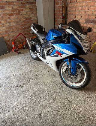 Suzuki GSXR 600 L4 (2014) 7000€ hasta el domingo