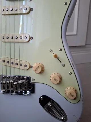 Guitarra Stratocaster relic nitrocelulosa.