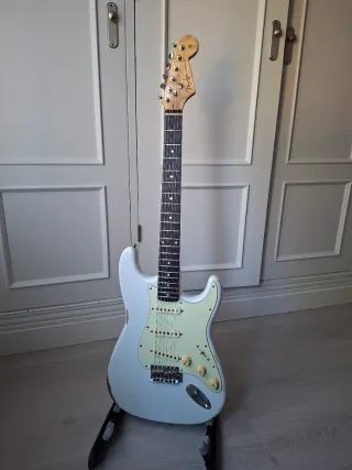 Guitarra Stratocaster relic nitrocelulosa.