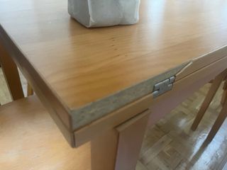 Mesa de madera y 3 sillas