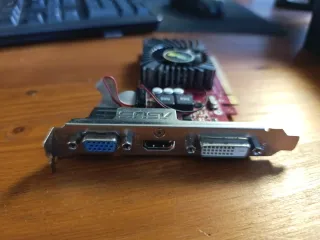 Tarjeta Gráfica Asus AMD Radeon R7 200 series 2GB