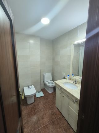 Se ALQUILA HABITACION EN SANTA ROSA , EL AVELLANO