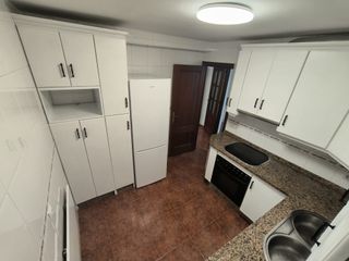 Se ALQUILA HABITACION EN SANTA ROSA , EL AVELLANO